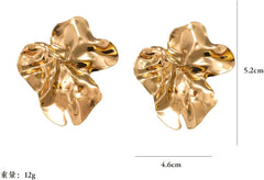 1 Pair Gold Leaf Stud Earrings, Polished Botanical Earrings with Smooth Finish, Nature Inspired Jewelry for Women, Minimalist Floral Earring (Golden)