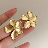 1 Pair Gold Flower Earrings for Women, Trendy Non Piercing Flower Dangle Earring, Elegant Gold Plated Lightweight Floral Earrings for Non-Pierced Ears