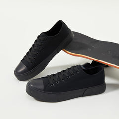 yageyan Men Canvas Low top Shoes Classic Casual Sneakers Black and White Fashion Shoes