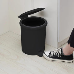 13 Gallon Black Plastic Trash Can with Lid, Heavy-Duty Indoor Garbage Can for Kitchen, Bathroom, Office, Home, Silent Closing & Easy-Clean Design