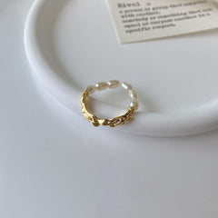 1PC Delicate Gold-Tone Pearl Ring: A Fusion of Classic and Contemporary