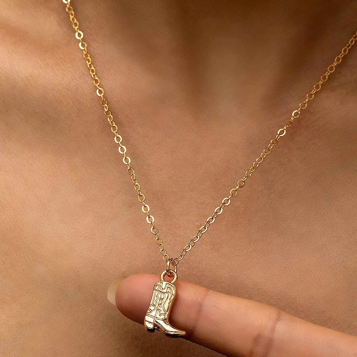 1PC Vintage Cowgirl Boot Pendant Necklace, 18K Golden Plated Alloy Western Charm with Etched Detail, Adjustable 16-18in Cable Chain for Daily Chic, Lightweight Statement Jewelry(Gold)