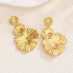 1 Pair Gold Large Petal Earrings, Statement Floral Dangle Earrings for Women, Long Drop Leaf Design Ear Jewelry, Lightweight Fashion Ear Accessories (Gold)