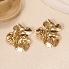 1 Pair Gold Leaf Stud Earrings, Polished Botanical Earrings with Smooth Finish, Nature Inspired Jewelry for Women, Minimalist Floral Earring (Golden)