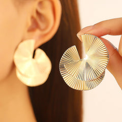 1Pair Alloy Fan Earrings, Lightweight Hypoallergenic Dainty Earrings for Women, Small Delicate Stud Earring, Vintage Minimalist Design for Everyday Use(Gold)