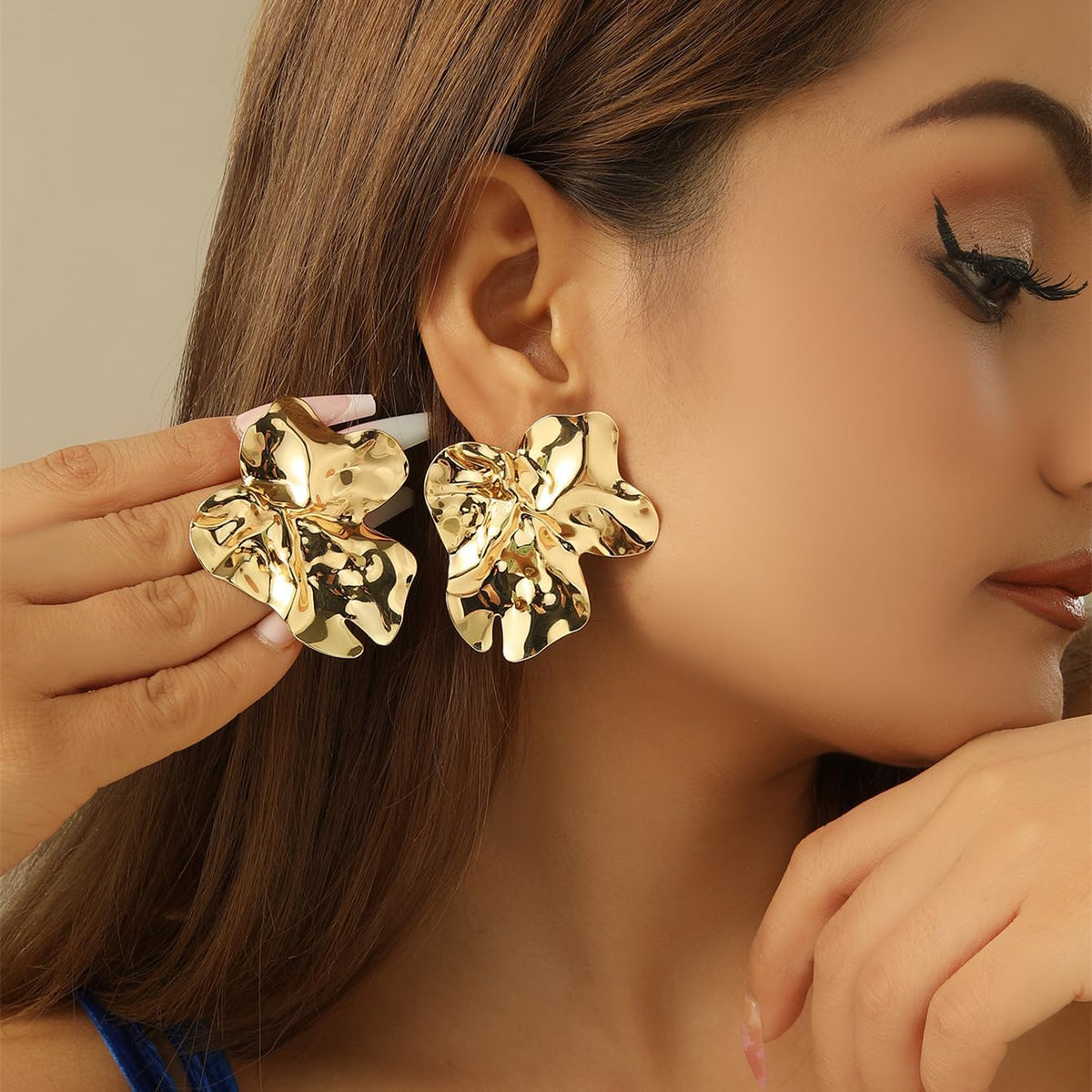 1 Pair Gold Leaf Stud Earrings, Polished Botanical Earrings with Smooth Finish, Nature Inspired Jewelry for Women, Minimalist Floral Earring (Golden)